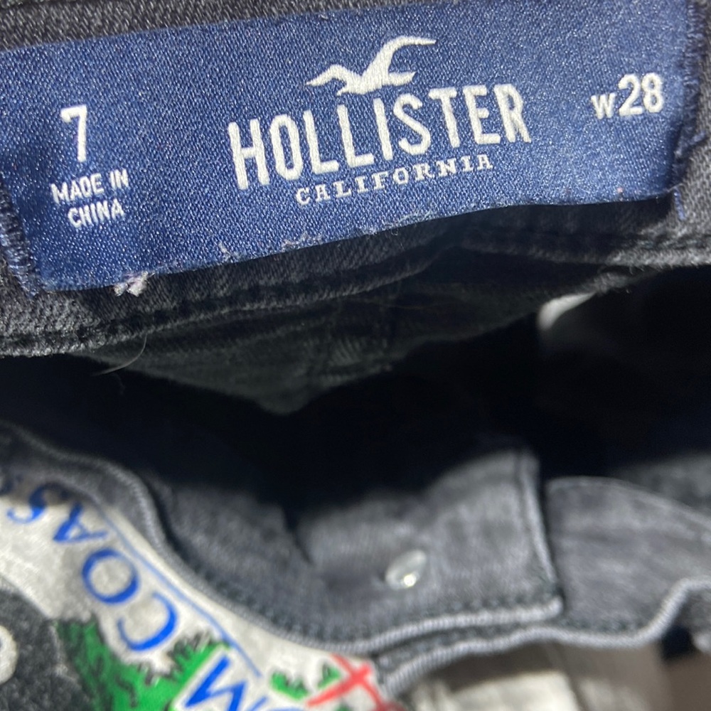 HOLLISTER ULTRA HIGH-RISE BLACK VINTAGE RELAXED DENIM MOM SHORT (7) - Picture 2 of 6